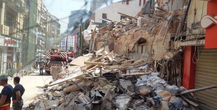 Beyrut'ta enkaz altındaki kişiyi kurtarma çalışmaları yeniden başladı