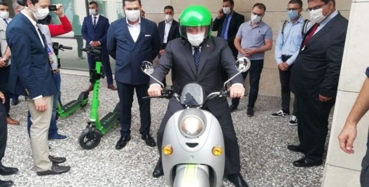 Sanayi ve Teknoloji Bakanı Varank, yerli elektrikli scooteri test etti