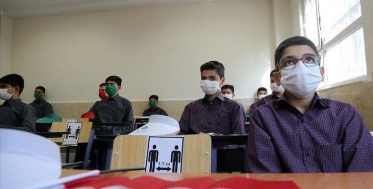 İran'da yeni eğitim yılı Kovid-19 gölgesinde başladı