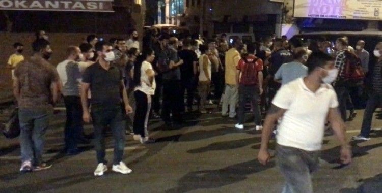Beyoğlu'nda pazarcılar eylem yaparak yol kapattı