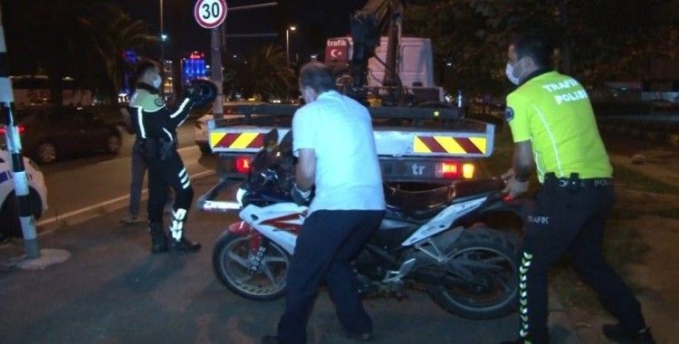 Polisin ’dur’ ihtarına uymayan silahlı motosikletli kaçarken kaza yaptı