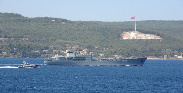 Rus savaş gemisi 'Andreevsky' Çanakkale Boğazı'ndan geçti