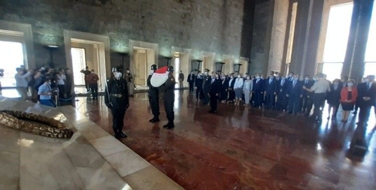 CHP, 97. kuruluş yıl dönümünde Anıtkabir’i ziyaret etti