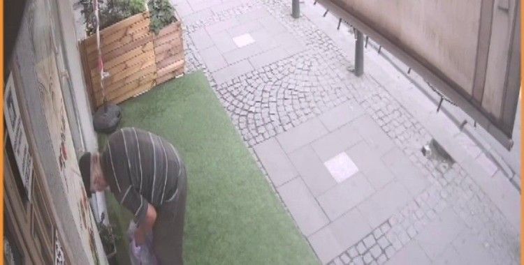 Ümraniye’de yaşlı adamın çiçek saksılarını çalması kamerada