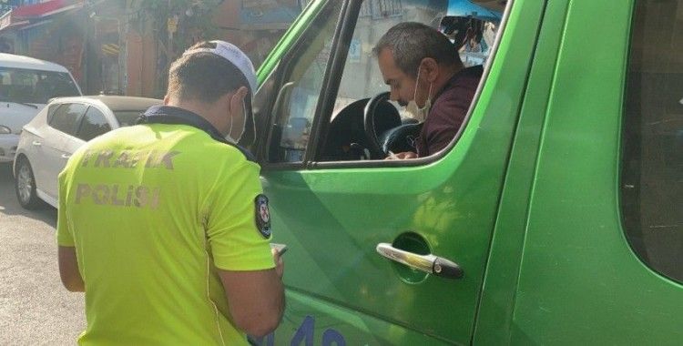 Fazla ve ayakta yolcuyla ara sokaktan kaçan minibüs sürücülerine ceza