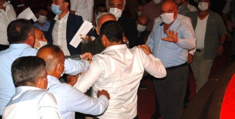 Adana Büyükşehir Belediye Meclisinde kavga