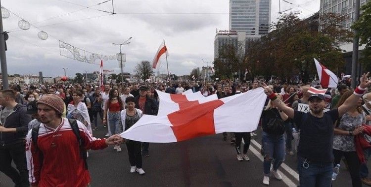 Belarus'ta muhalefet sıra dışı taktikler kullanıyor