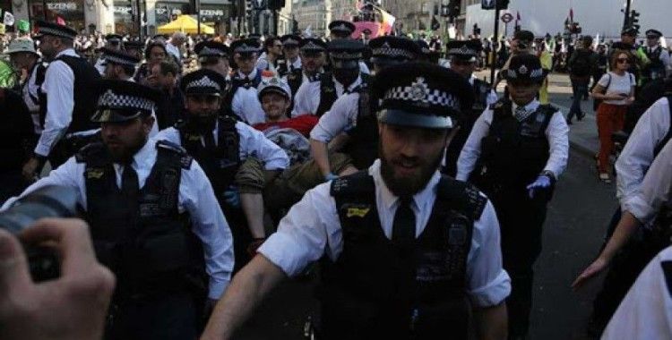 Londra'daki Extinction Rebellion protestolarında 680 kişi gözaltına alındı