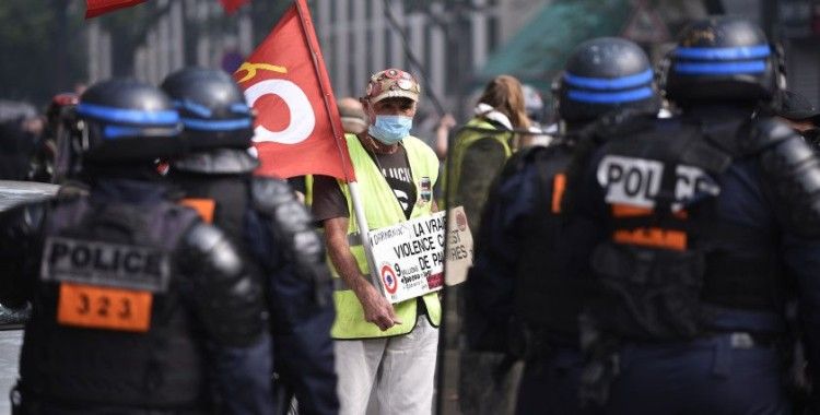 Paris'teki Sarı Yelekliler protestosunda gözaltı sayısı 256'ya çıktı