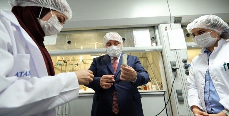 Bakan Varank’tan Covid-19 tedavisinde kullanılan ilacın üretildiği fabrikaya ziyaret
