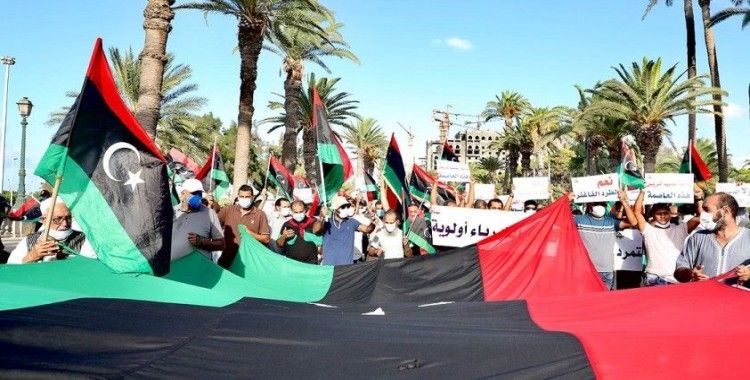 Libya'daki protestolarda Hafter milisleri göstericilere ateş açtı: 5 yaralı