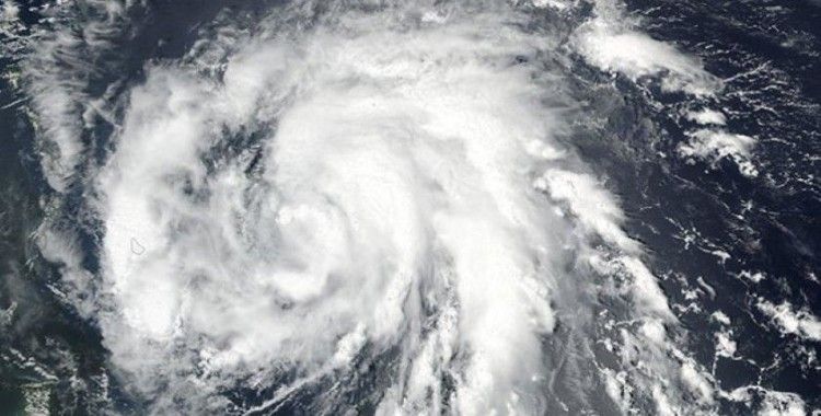 Bermuda'yı Teddy tropik fırtınasının vurması bekleniyor