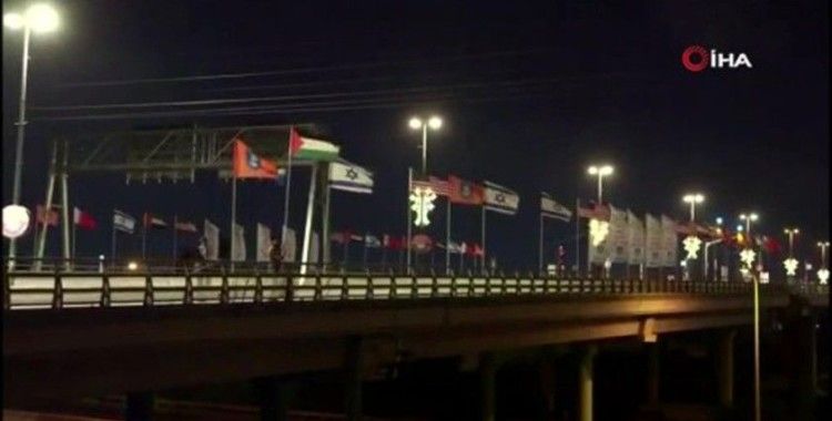 İsrailli aktivistler, BAE ve Bahreyn bayrakları yerine Filistin bayrağını astı