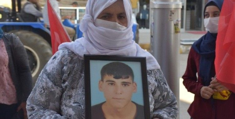 Şırnaklı anne HDP il binasına gelerek dağa kaçırılan oğlunu istedi