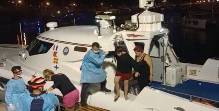 İzmir'de lastik bot içerisindeki 6 düzensiz göçmen kurtarıldı