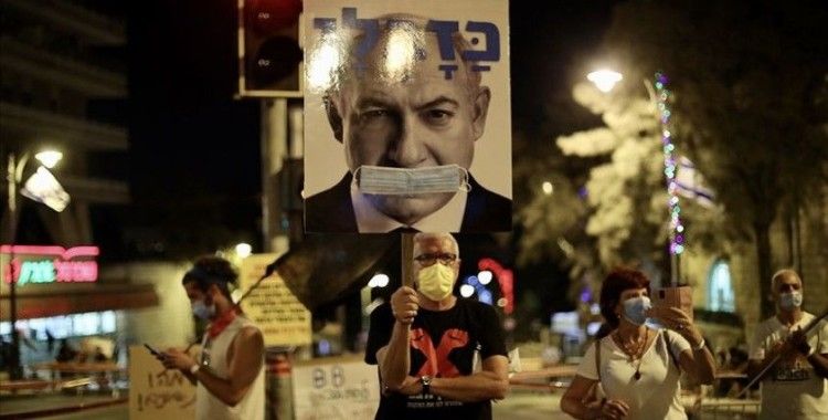 İsrail'de Kovid-19 karantinasına rağmen Netanyahu karıştı gösteriye binlerce kişi katıldı