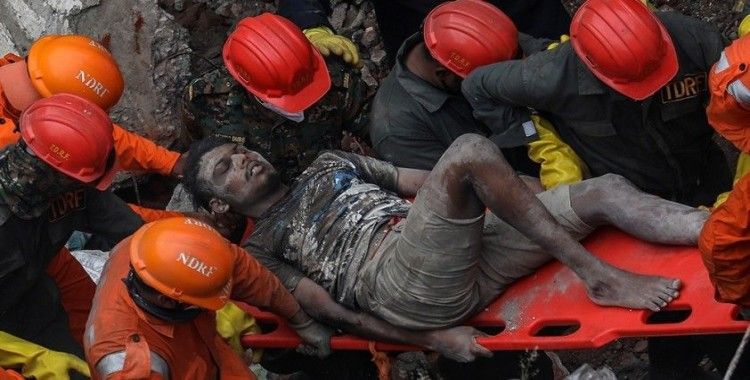  Hindistan’da bina çöktü: 8 ölü