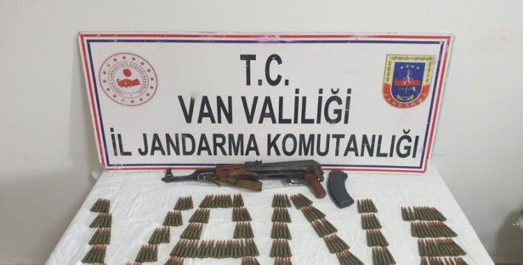 Van'da PKK'ya ait 1 adet Kalaşnikof piyade tüfeği ile 1 adet el bombası ele geçirildi
