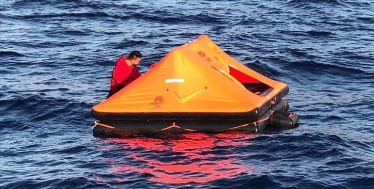 Muğla'da Türk kara sularına itilen yabancı uyruklu 11 kişi kurtarıldı