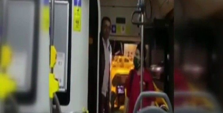 Özel halk otobüsünde şoför ve yolcu arasında tartışma kameraya yansıdı
