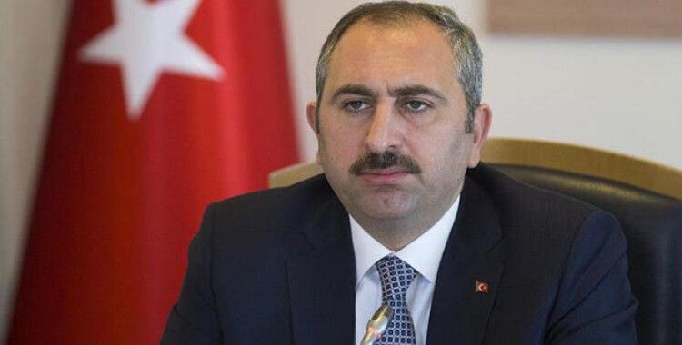 Adalet Bakanı Gül: 'Kimsenin mahkemeleri etkilemeye, tesir altına almaya hakkı ve yetkisi yoktur'
