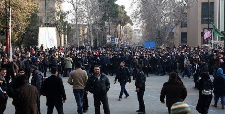 İranlı akademisyen Abdulkerimi: İran'da devletle halk arasındaki mesafe giderek artıyor