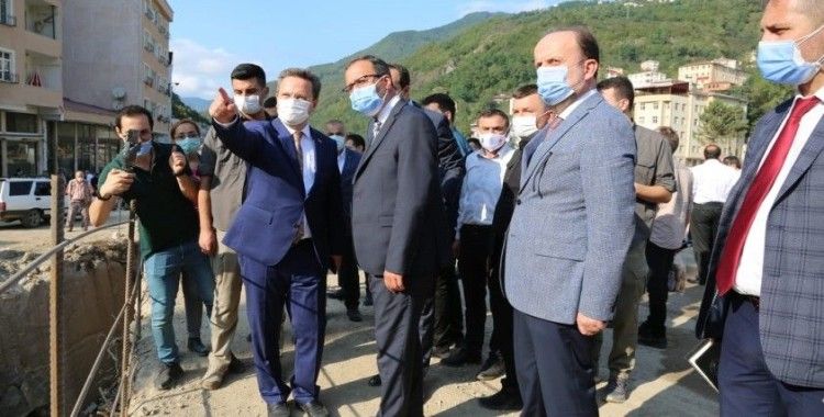 Bakan Kasapoğlu selden zarar gören Dereli ilçesini ziyaret etti