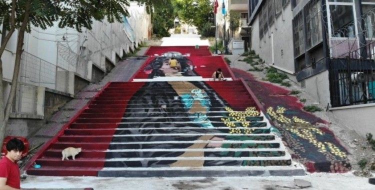 Beyoğlu’nun kullanılmayan merdivenleri sanatla buluştu