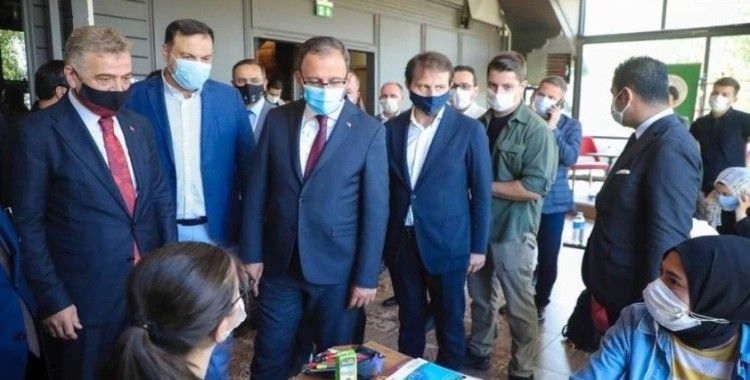 Bakan Kasapoğlu, Gaziosmanpaşa'da gençlerle buluştu