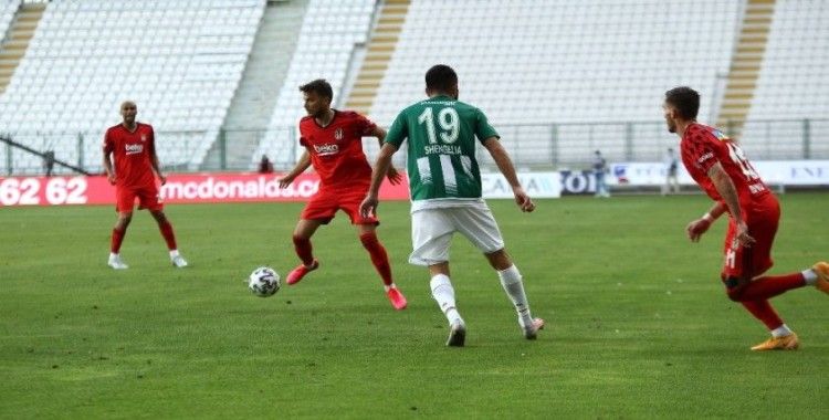  Konyaspor evinde Beşiktaş’ı 4-1 mağlup etti