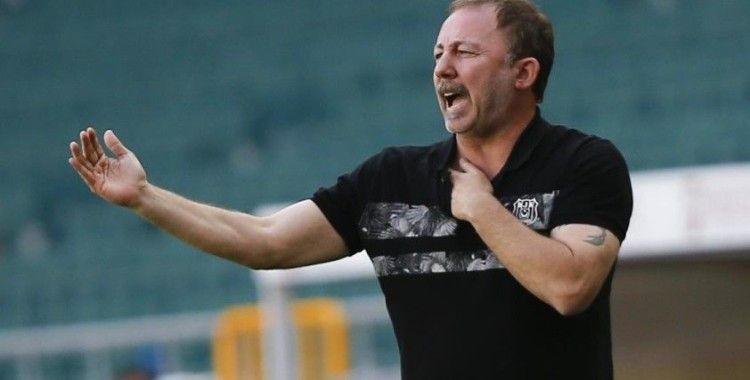 Beşiktaş Teknik Direktörü Yalçın: Camiamızdan ve taraftarlarımızdan özür diliyoruz