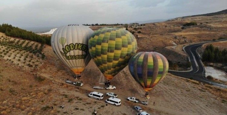Pamukkale'de balon uçuşlarına Rus turistlerden ilgi