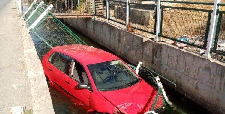 Otomobil sulama kanalına uçtu: 1 yaralı
