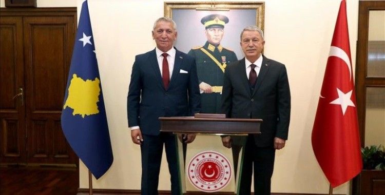 Milli Savunma Bakanı Akar ile Kosovalı mevkidaşı Quni bir araya geldi