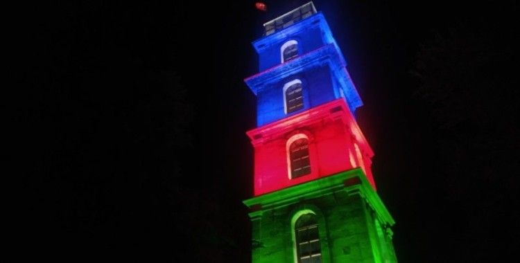 Bursa’nın tarihi sembolü Tophane Saat Kulesi Azerbaycan’ın renklerine büründü