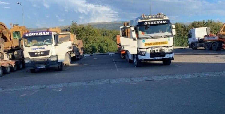 Gürcistan sınırından güvenlik gerekçesiyle Türk tırlarının geçişine izin verilmiyor
