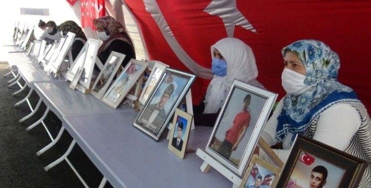 HDP önündeki ailelerin evlat nöbeti 398'inci gününde