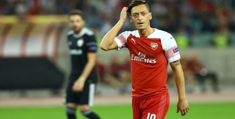 Mesut Özil, işten çıkarılan Arsenal maskotunun maaşını karşılamak istiyor