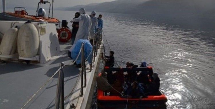 Kuşadası'nda 13 düzensiz göçmen kurtarıldı