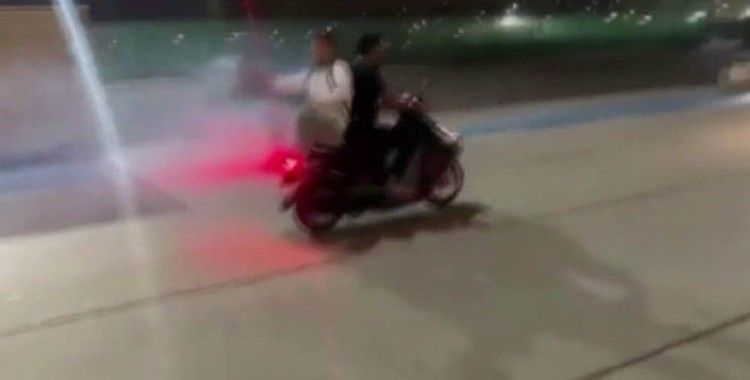 İstanbul’da havai fişekli motosikletli magandalar kamerada
