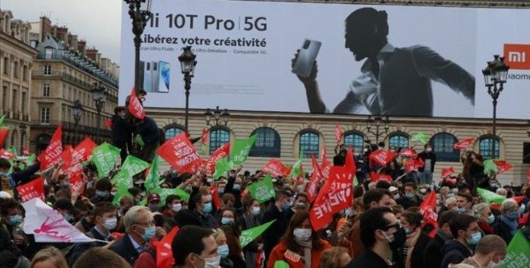 Fransa'da 'nesli bozmaya yönelik' biyoetik yasa tasarısı protesto edildi
