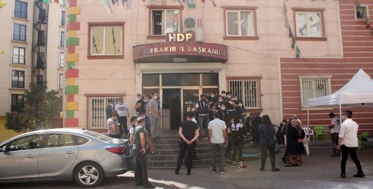 HDP önündeki ailelerin evlat nöbeti 403'üncü gününde