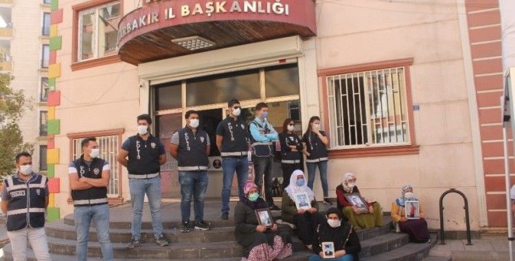 HDP önündeki ailelerin evlat nöbeti direnişi 406’ncı gününde