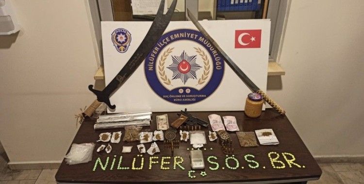 Bursa'da 2 kılıç ve yüklü miktarda uyuşturucu ele geçirildi