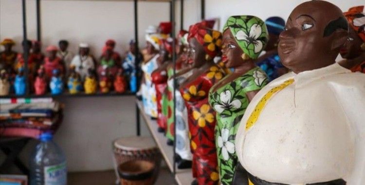 Senegal'in tarihi el sanatları pazarı salgına rağmen turist yolu gözlüyor
