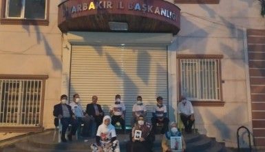 Diyarbakır'da evlat nöbeti 24 saat devam ediyor