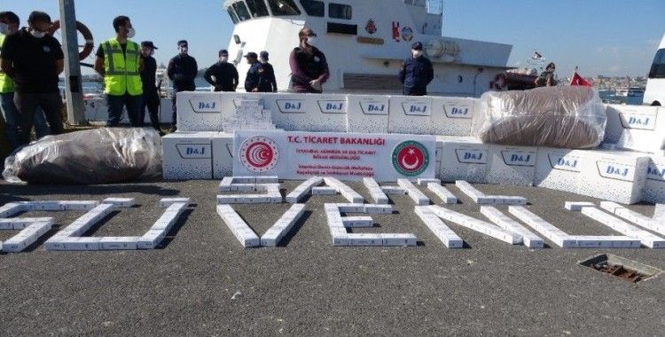 İstanbul Boğazı’nda gemide kaçak sigara ve tütün ele geçirildi
