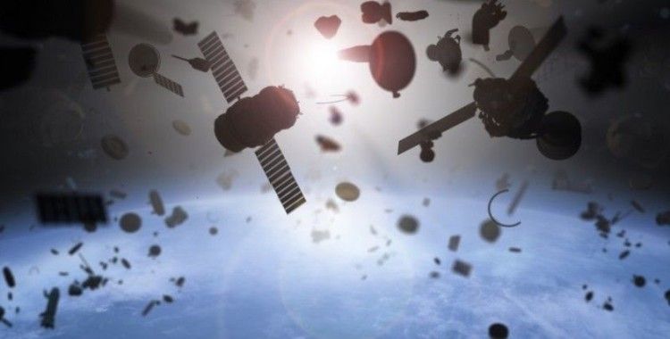 Dünya'nın yörüngesindeki iki uzay çöpü çarpışmaktan son anda kurtuldu