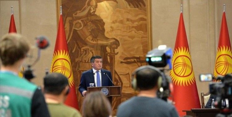 Kırgızistan'daki siyasi kriz Cumhurbaşkanı Sooronbay Ceenbekov'u istifaya götürdü