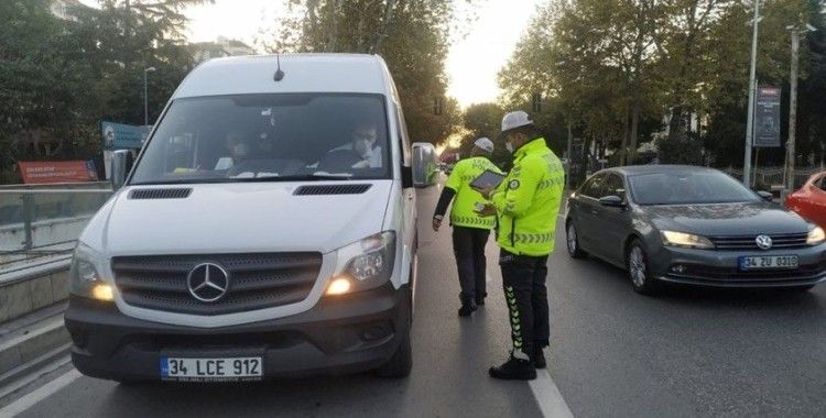 Kadıköy'de ticari servis minibüslerine koronavirüsü denetimi
